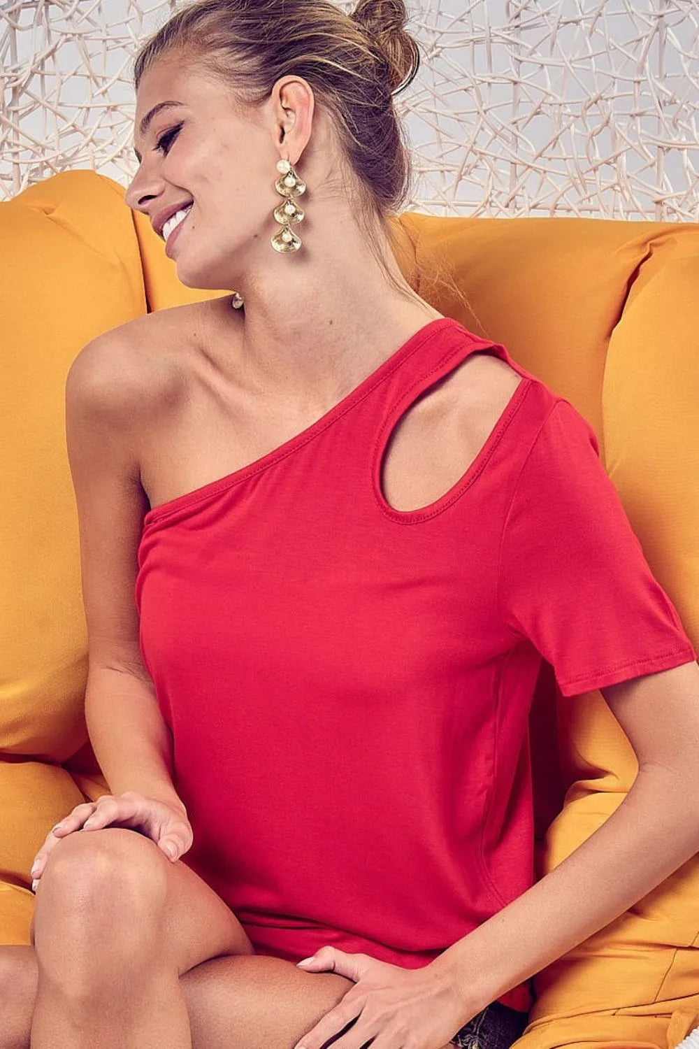BiBi Cut Out Detailed One Shoulder Top in Red
