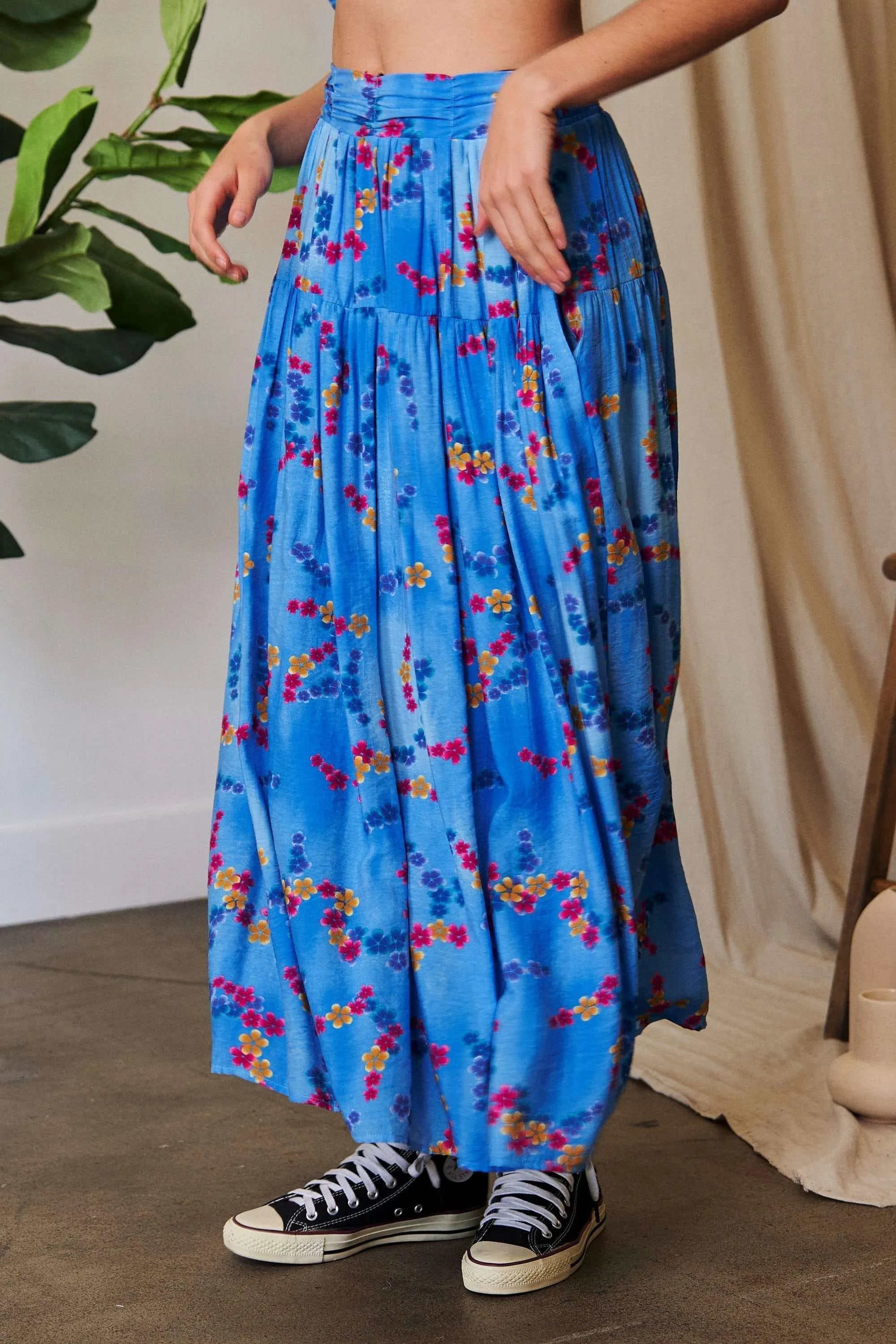 Davi & Dani Printed Smocking Waistband Ruffled Maxi Skirt