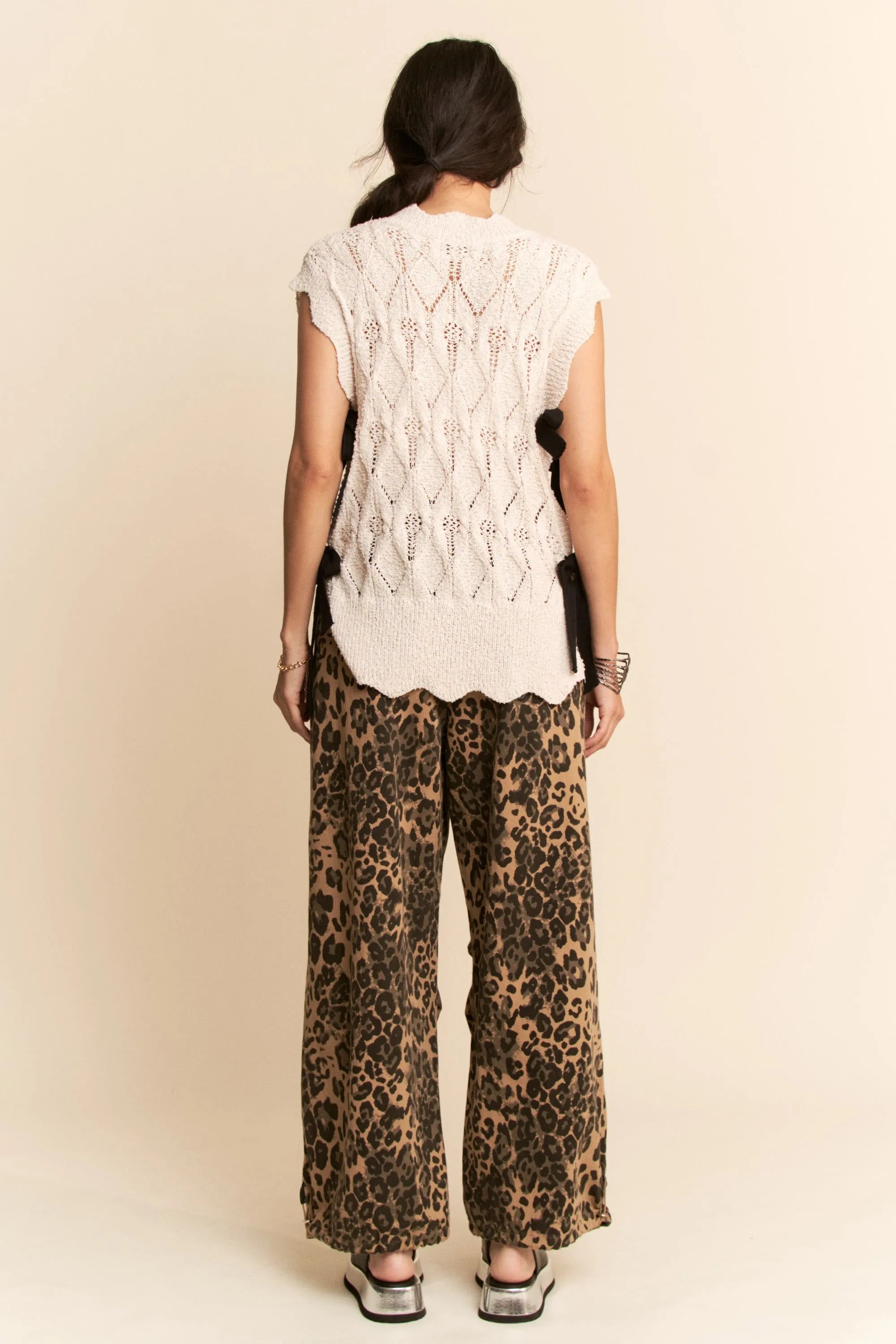 Davi & Dani Ribbon Bow Ties Scalloped Trim Knit Semi Crop Top