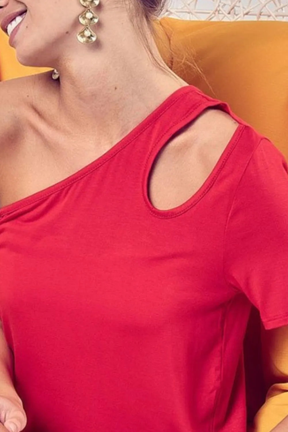 BiBi Cut Out Detailed One Shoulder Top in Red