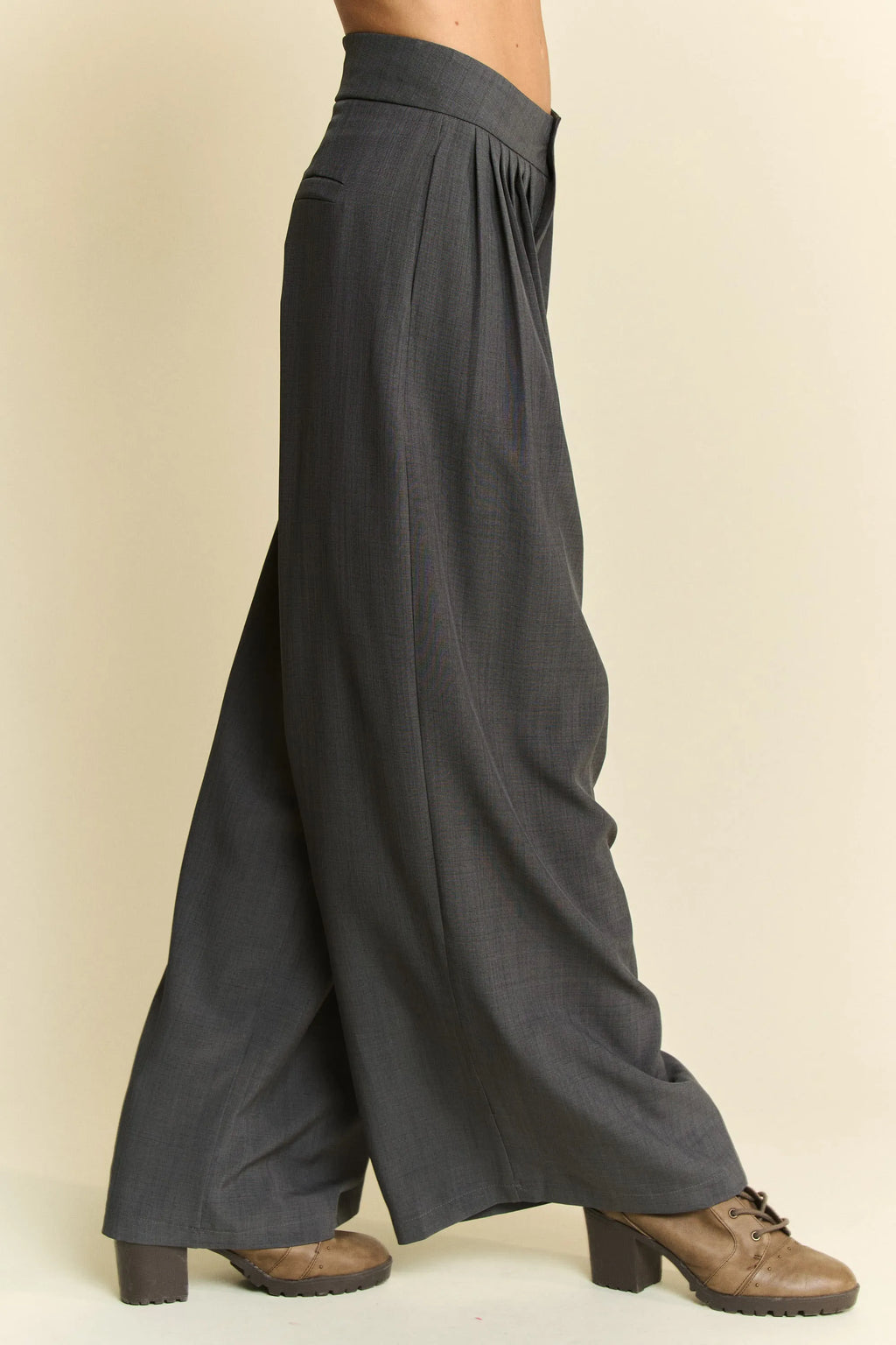 Davi & Dani Solid Back Pocket Shirring Detail Wide Leg Pants in Grey